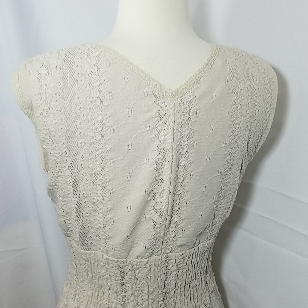 Rabbit Rabbit Rabbit Beige Lace Sleeveless Dress - Picture 5 of 8